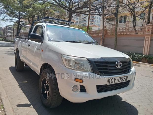 Toyota Hilux 2.5 D-4D SRX 2012 Off white