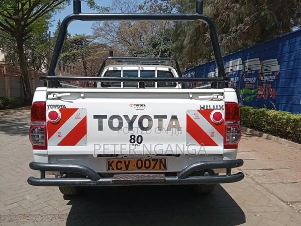 Toyota Hilux 2.5 D-4D SRX 2012 Off white