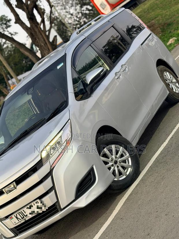 Toyota Noah 2019 Silver