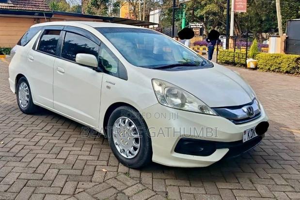 Honda Fit Shuttle 1.5 Hybrid 2WD 2015 White