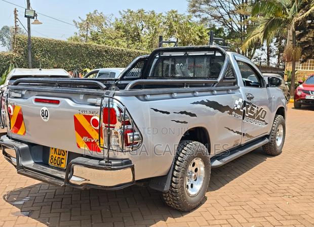 Toyota Hilux 2017 Silver