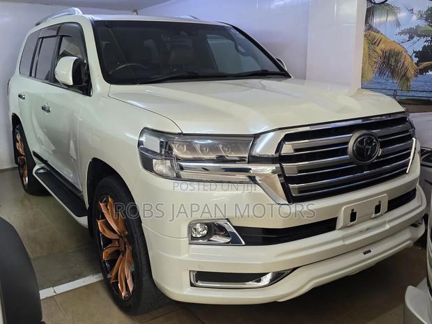 Toyota Land Cruiser 4.6 V8 ZX 2019 Pearl
