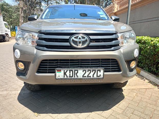 Toyota Hilux 2018 Brown