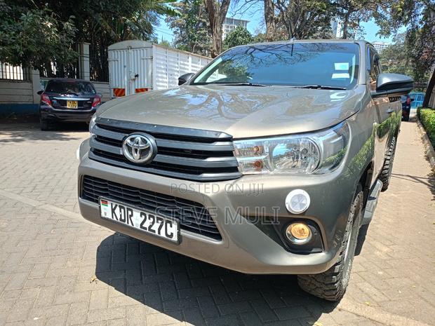 Toyota Hilux 2018 Brown