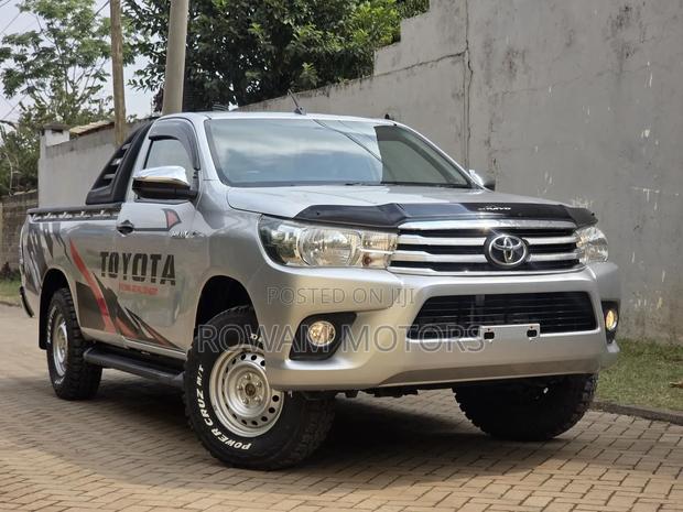 Toyota Hilux 2019 Silver