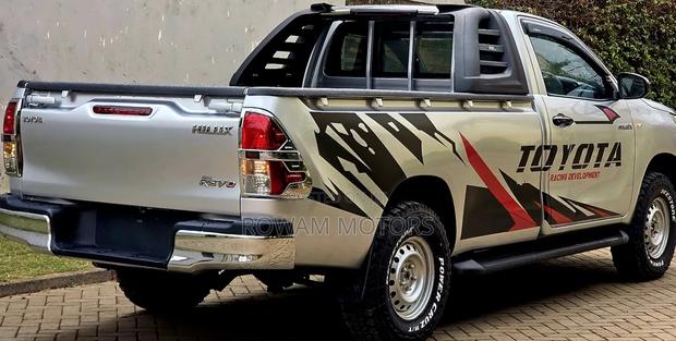 Toyota Hilux 2019 Silver