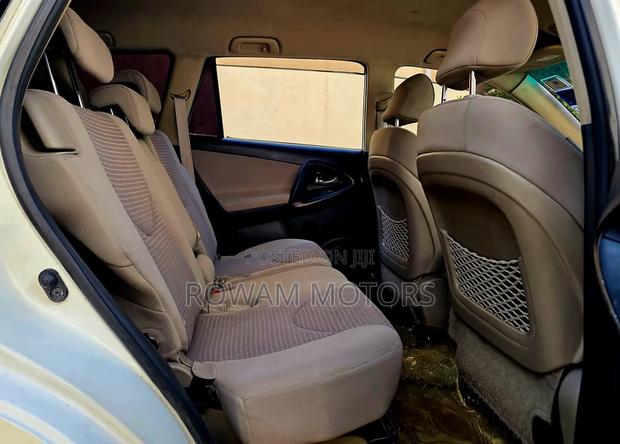 Toyota Vanguard 2008 White