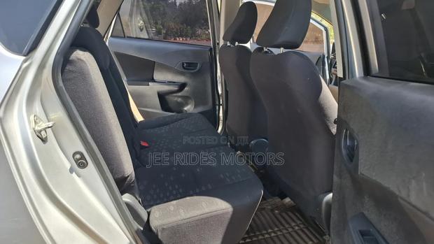 Toyota Ractis 1.5 FWD 2014 Silver
