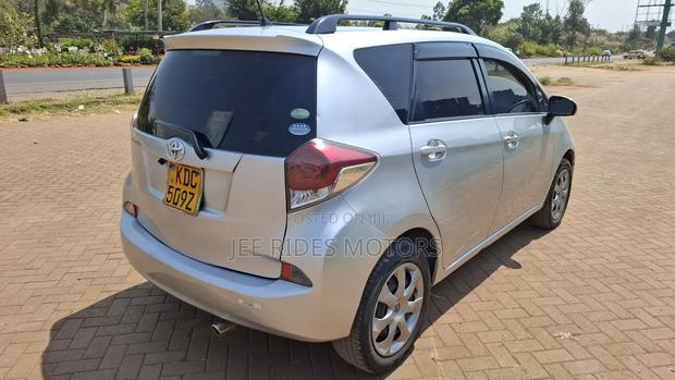Toyota Ractis 1.5 FWD 2014 Silver