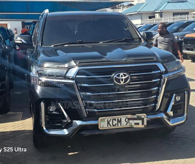 Toyota Land Cruiser 2010 Black