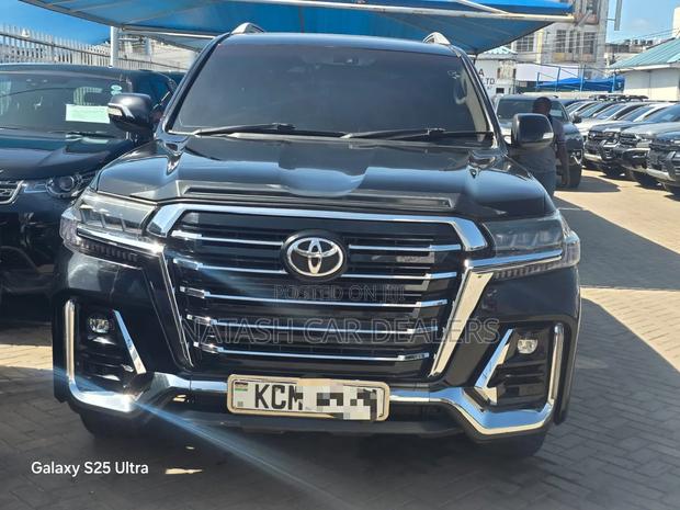 Toyota Land Cruiser 2010 Black
