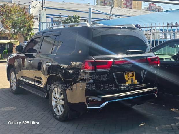 Toyota Land Cruiser 2010 Black