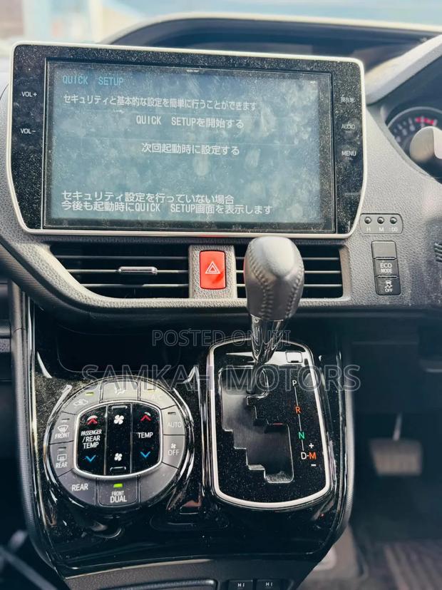Toyota Noah 2019 Silver