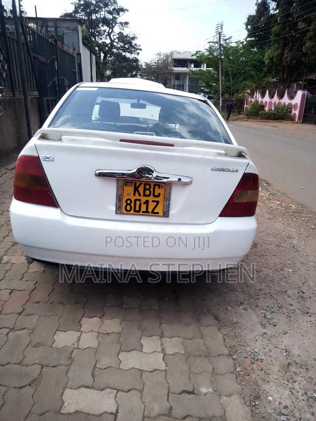 Toyota Corolla 2000 White