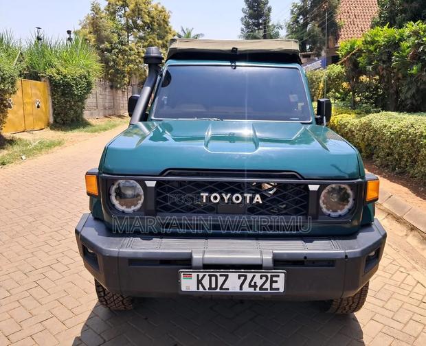Toyota Land Cruiser 79 Series 2014 Green