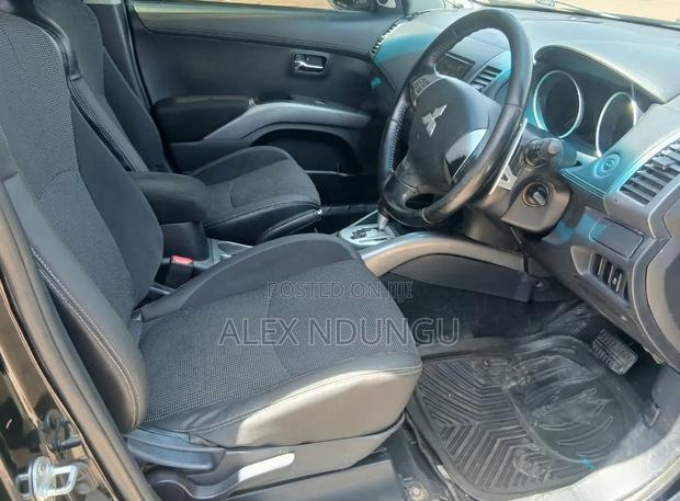 Mitsubishi Outlander 2012 Black
