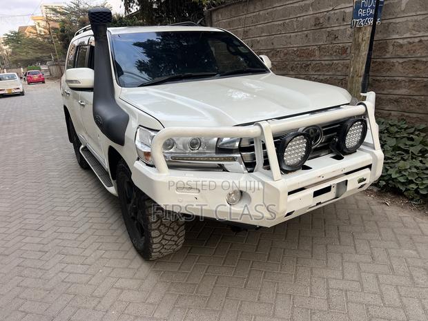 Toyota Land Cruiser 4.6 V8 ZX 2016 White