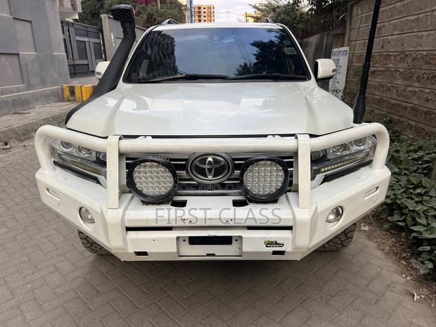 Toyota Land Cruiser 4.6 V8 ZX 2016 White