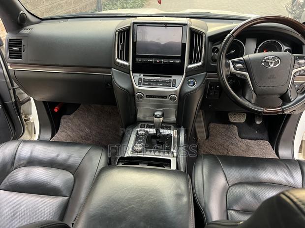 Toyota Land Cruiser 4.6 V8 ZX 2016 White