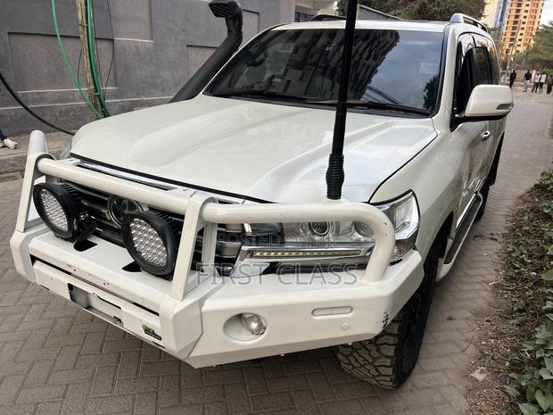 Toyota Land Cruiser 4.6 V8 ZX 2016 White