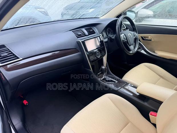 Toyota Premio 1.8 FWD 2019 Off white