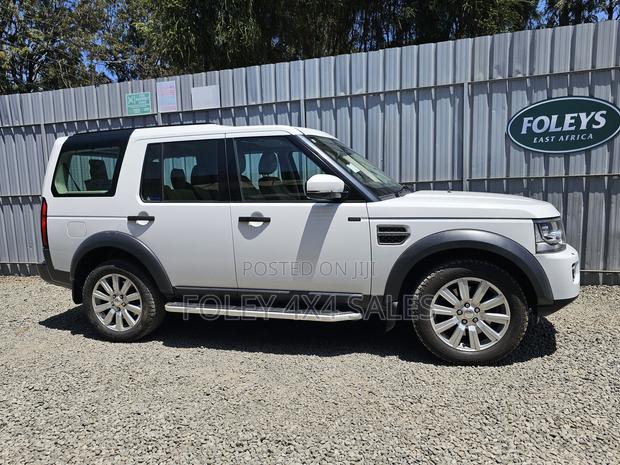 Land Rover Discovery 2014 White