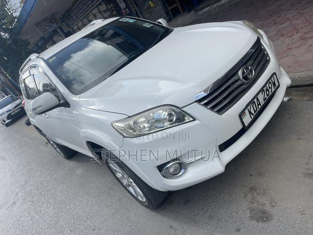 Toyota Vanguard 2013 White