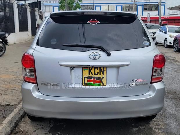 Toyota Corolla Fielder 2011 Silver