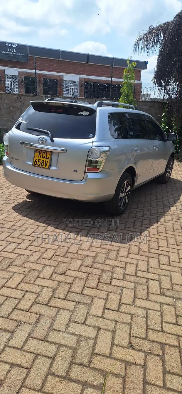 Toyota Corolla Fielder 2010 Silver