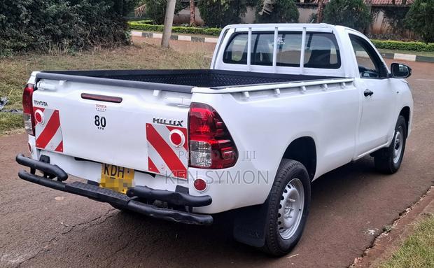 Toyota Hilux 2021 Pearl