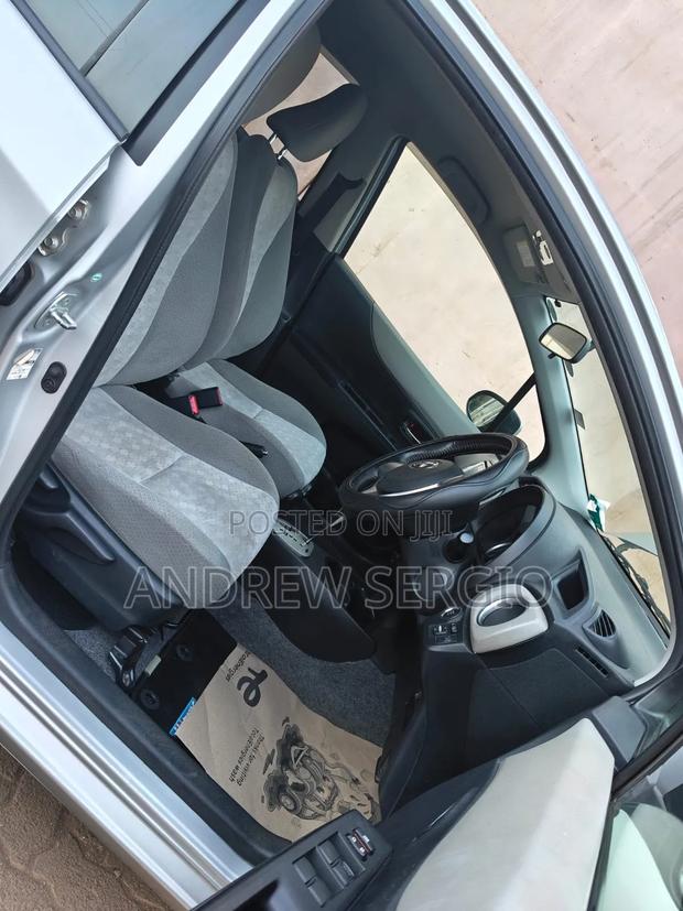 Toyota Vitz 2012 Silver