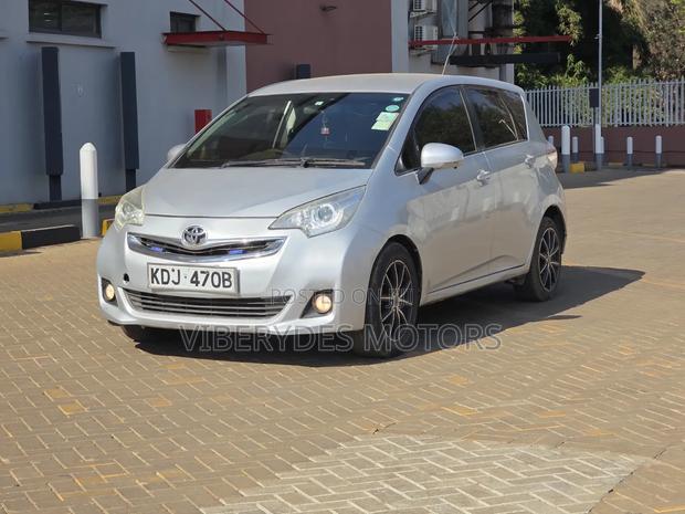 Toyota Ractis 2015 Silver