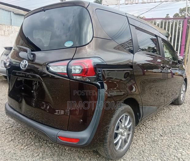 Toyota Sienta 2020 Brown