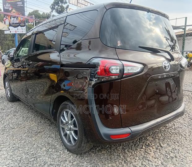 Toyota Sienta 2020 Brown