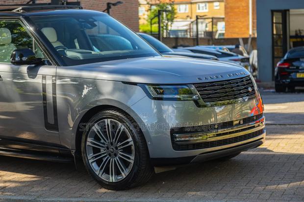 Land Rover Range Rover P400 SE LWB 7 Seat 2022 Gray