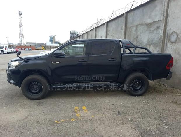 Toyota Hilux 2019 Black
