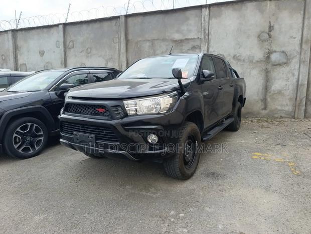 Toyota Hilux 2019 Black