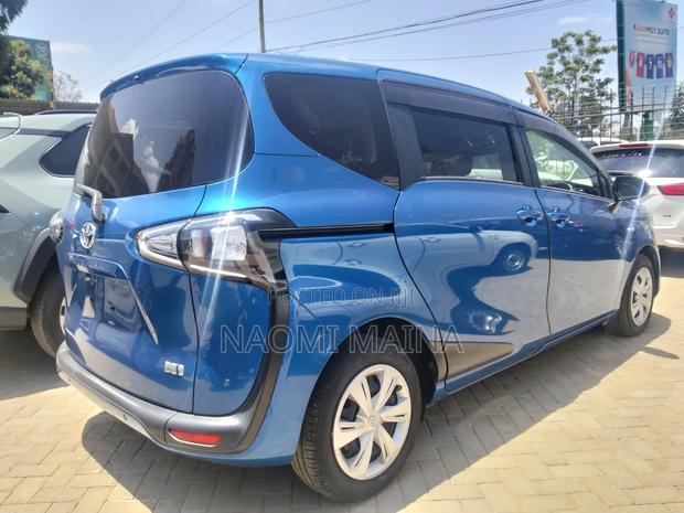 Toyota Sienta 2019 Blue