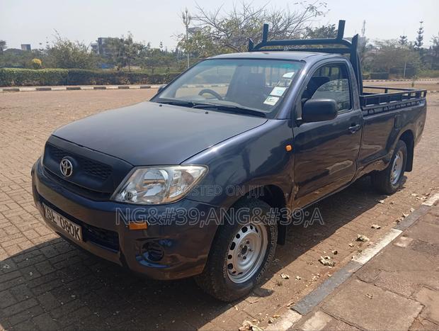 Toyota Hilux 2010 Blue