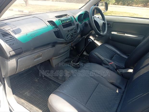 Toyota Hilux 2010 Blue