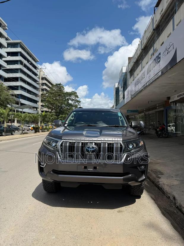 Toyota Land Cruiser Prado 2021 Gray