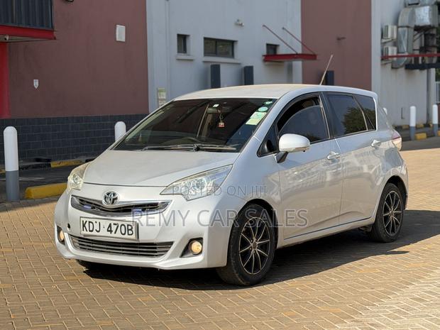 Toyota Ractis 2015 Silver