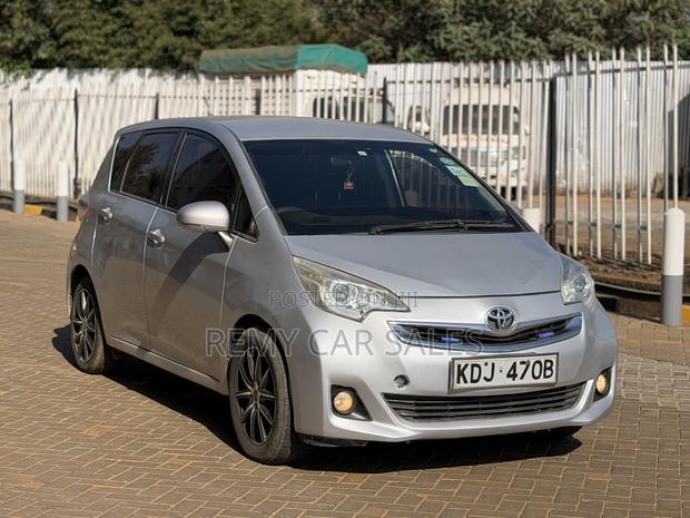 Toyota Ractis 2015 Silver