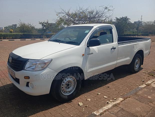 Toyota Hilux 2010 White