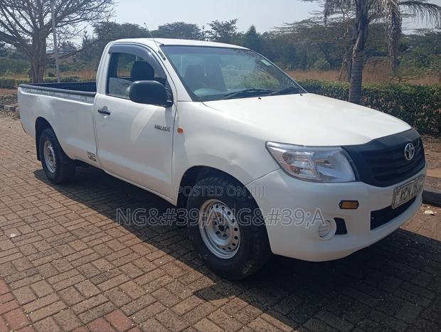 Toyota Hilux 2010 White