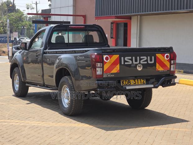 Isuzu D-MAX 2021 Gray