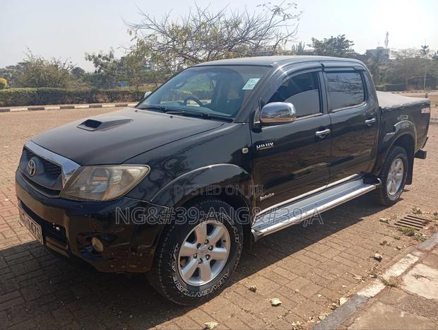 Toyota Hilux 2011 Black