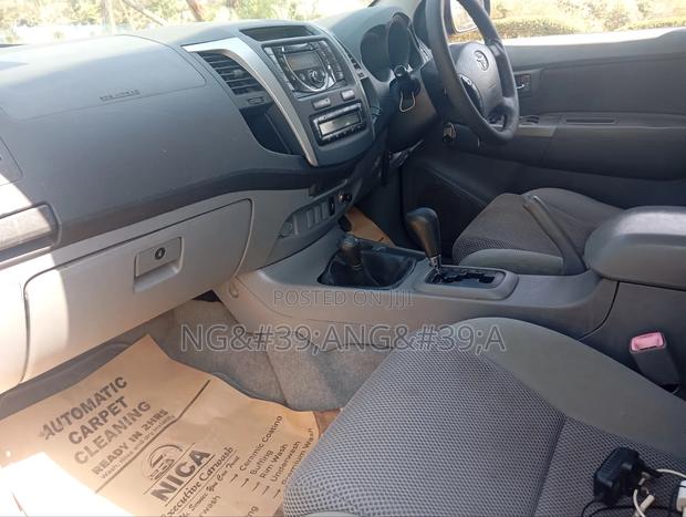 Toyota Hilux 2011 Black