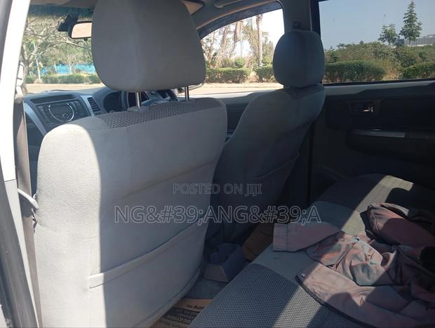 Toyota Hilux 2011 Black