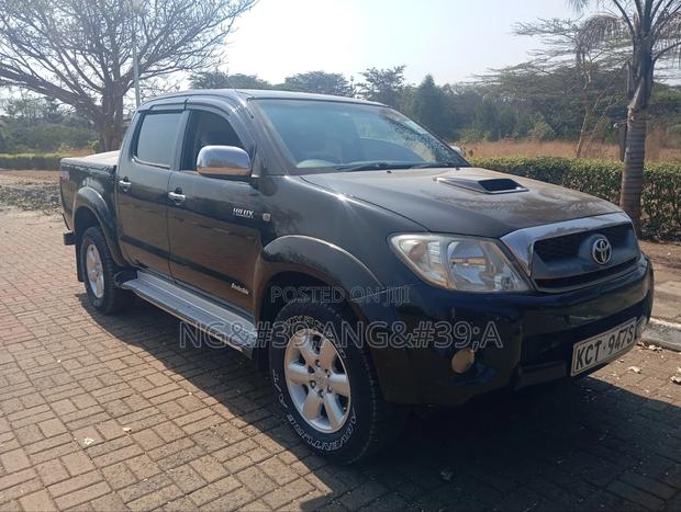 Toyota Hilux 2011 Black